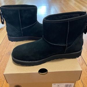 UGG Classic Mini Logo Zip Boot New Size 8